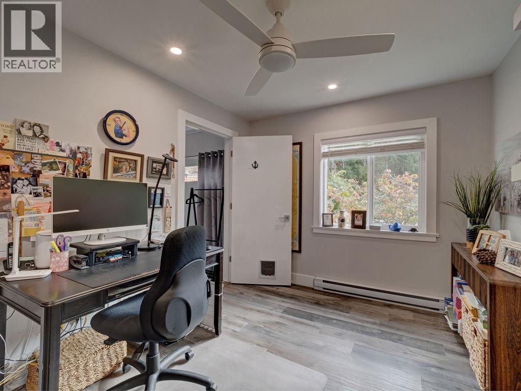 4517 POLLOCK ROAD, Pender Harbour