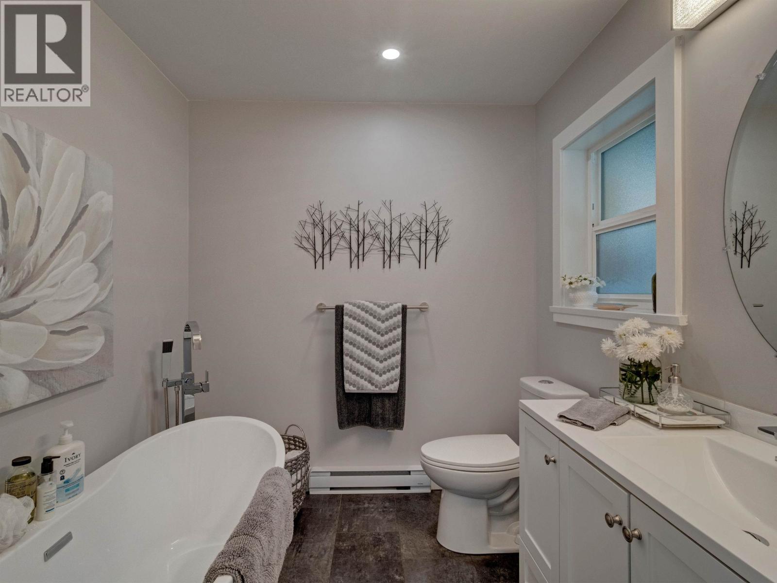 4517 POLLOCK ROAD, Pender Harbour