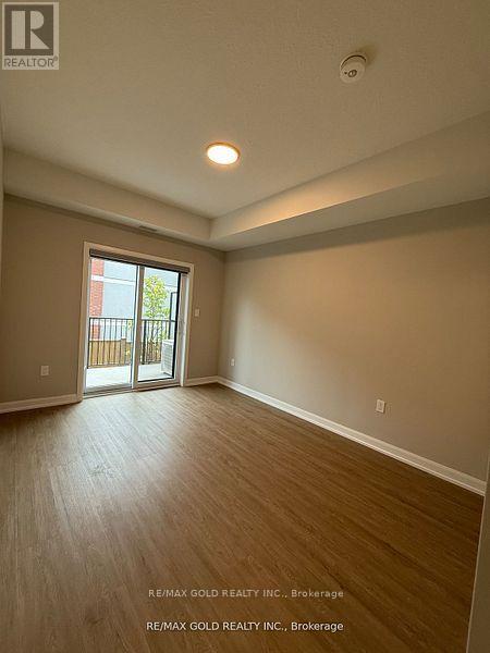 708 Woolwich Street — photo 8