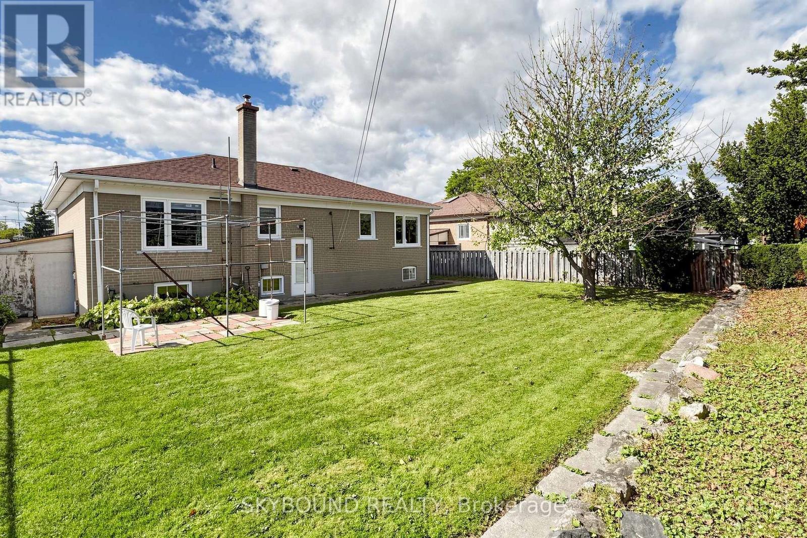 13 LISCOMBE ROAD - 27