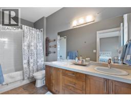 Kitchen - 158 Fernie Place, Kamloops, BC V2C6S4 Photo 11
