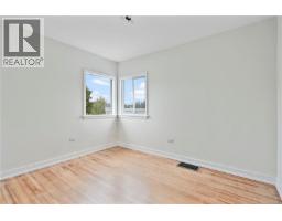 Primary Bedroom - 552 Davida Ave, Saanich, BC V9A2C7 Photo 10