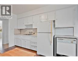 Kitchen - 552 Davida Ave, Saanich, BC V9A2C7 Photo 13