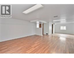 552 Davida Ave, Saanich, BC V9A2C7 Photo 17