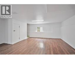552 Davida Ave, Saanich, BC V9A2C7 Photo 18