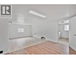 552 Davida Ave, Saanich, BC V9A2C7 Photo 19