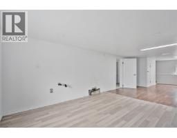 552 Davida Ave, Saanich, BC V9A2C7 Photo 20