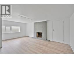 552 Davida Ave, Saanich, BC V9A2C7 Photo 22