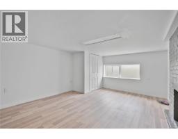 552 Davida Ave, Saanich, BC V9A2C7 Photo 23