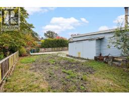 552 Davida Ave, Saanich, BC V9A2C7 Photo 34