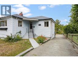 552 Davida Ave, Saanich, BC V9A2C7 Photo 36