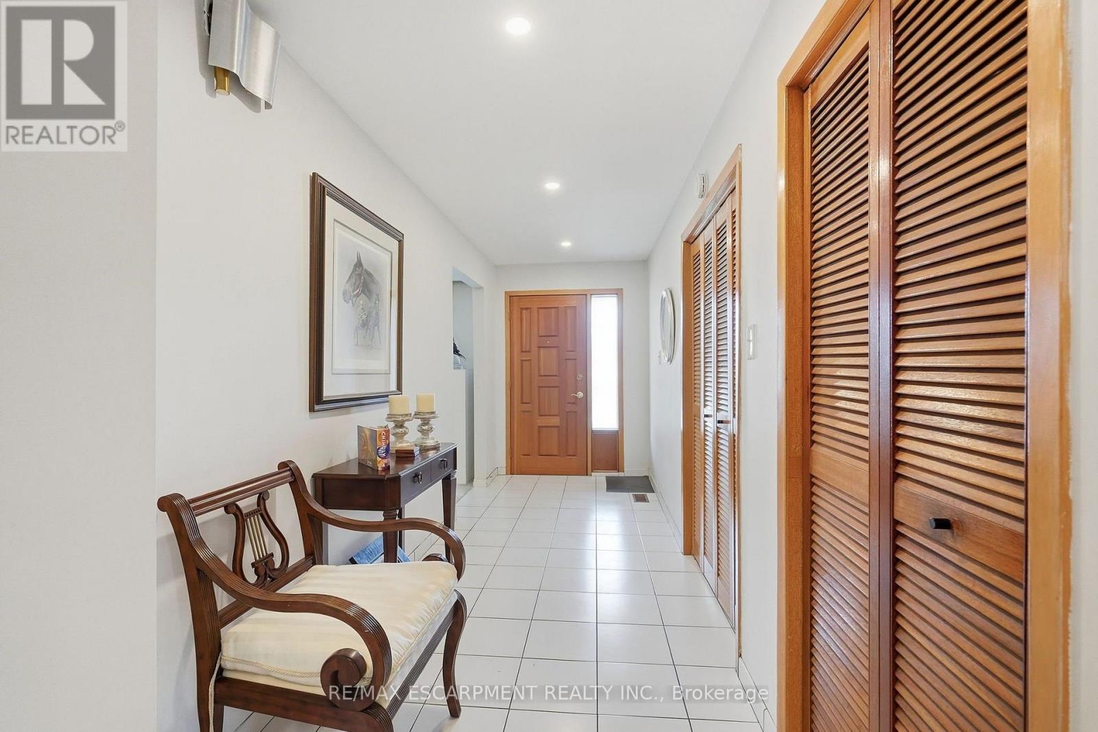 36 Algonquin Court, Hamilton, ON photo 3
