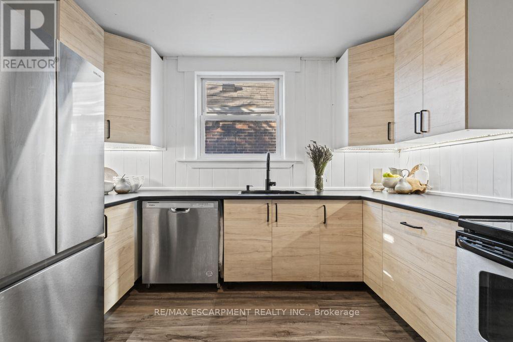 202 HUXLEY AVENUE S - 17