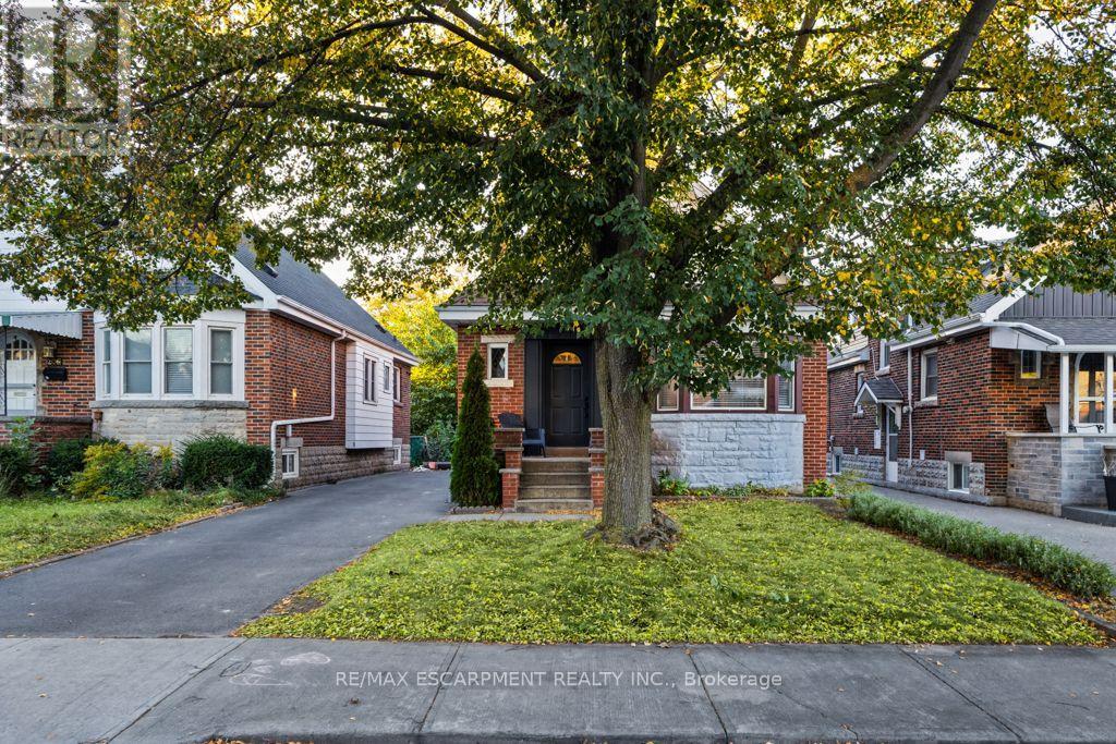 202 HUXLEY AVENUE S - 2
