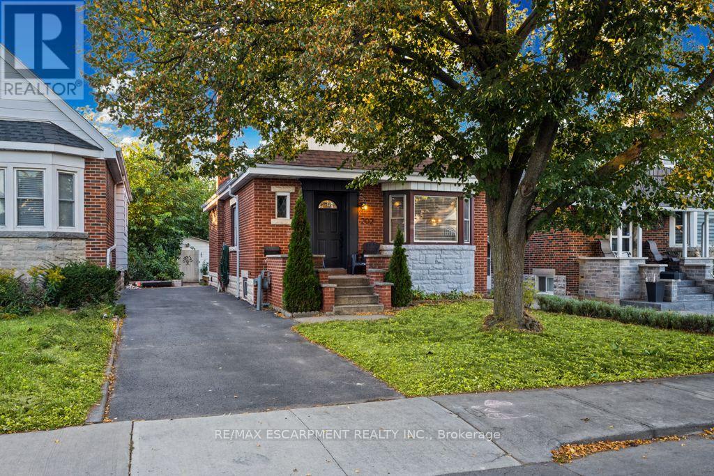 202 HUXLEY AVENUE S - 3