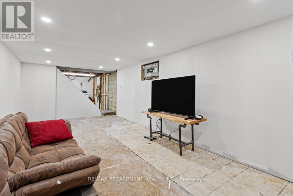 202 HUXLEY AVENUE S - 41