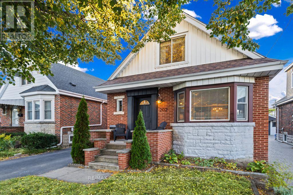202 Huxley Avenue South, Hamilton, ON photo 5