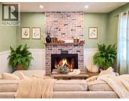 Living room - 212 Niagara Street, St  Catharines, ON L2M4V4 Photo 6