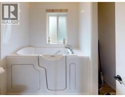 3pc Ensuite bath - 6992 Kamloops Street, Powell River, BC V8A1M4 Photo 13