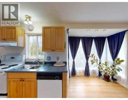 Primary Bedroom - 6992 Kamloops Street, Powell River, BC V8A1M4 Photo 7