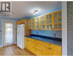 Primary Bedroom - 6992 Kamloops Street, Powell River, BC V8A1M4 Photo 8