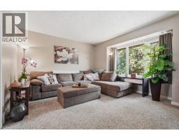 1037 Regal Crescent NE - photo 4