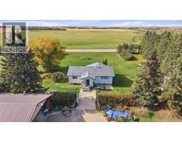 Living room - 432017 Range Road 254, Rural Ponoka County, AB T4J1E2 Photo 6
