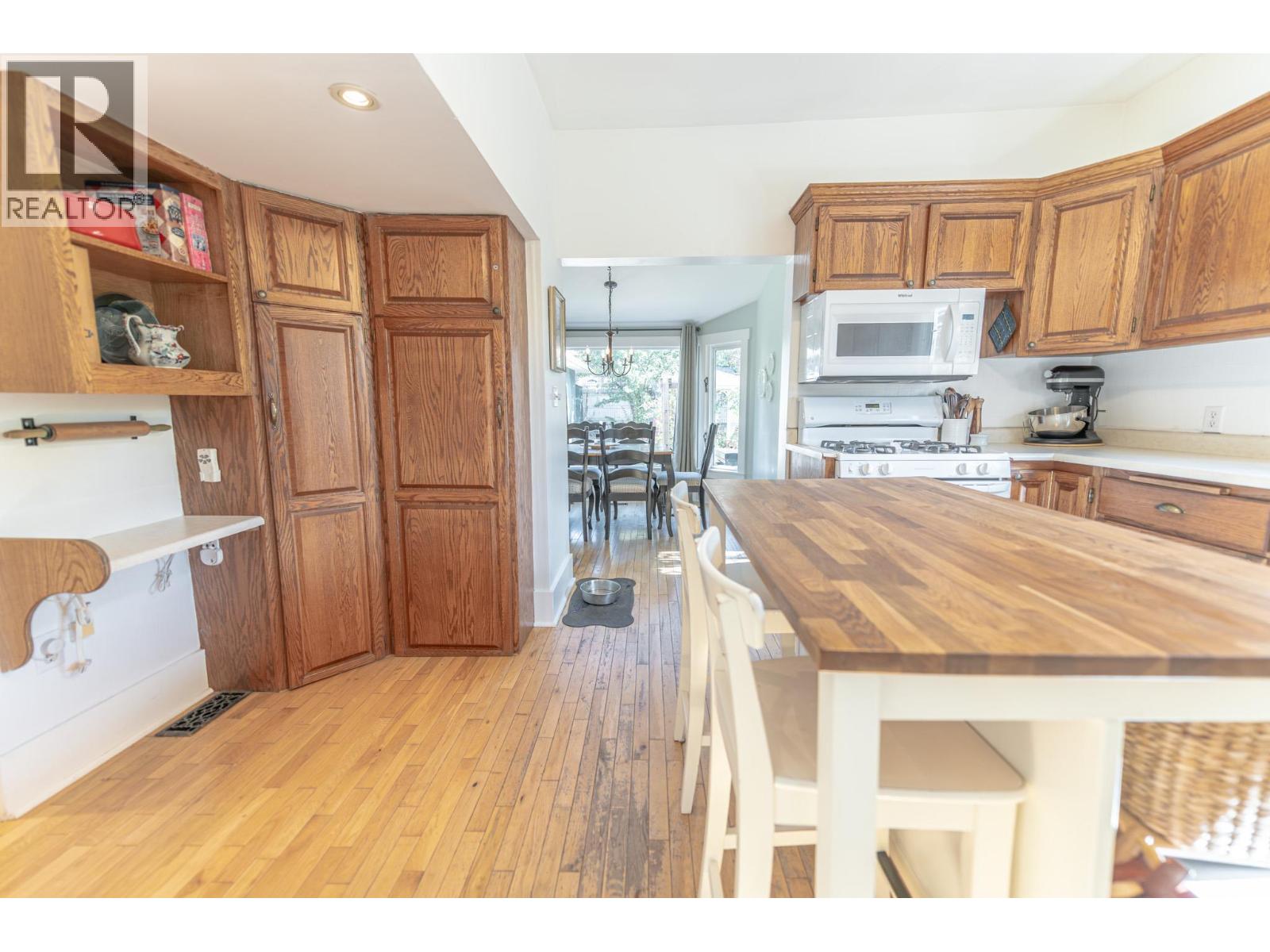 232 10th Avenue S - 28