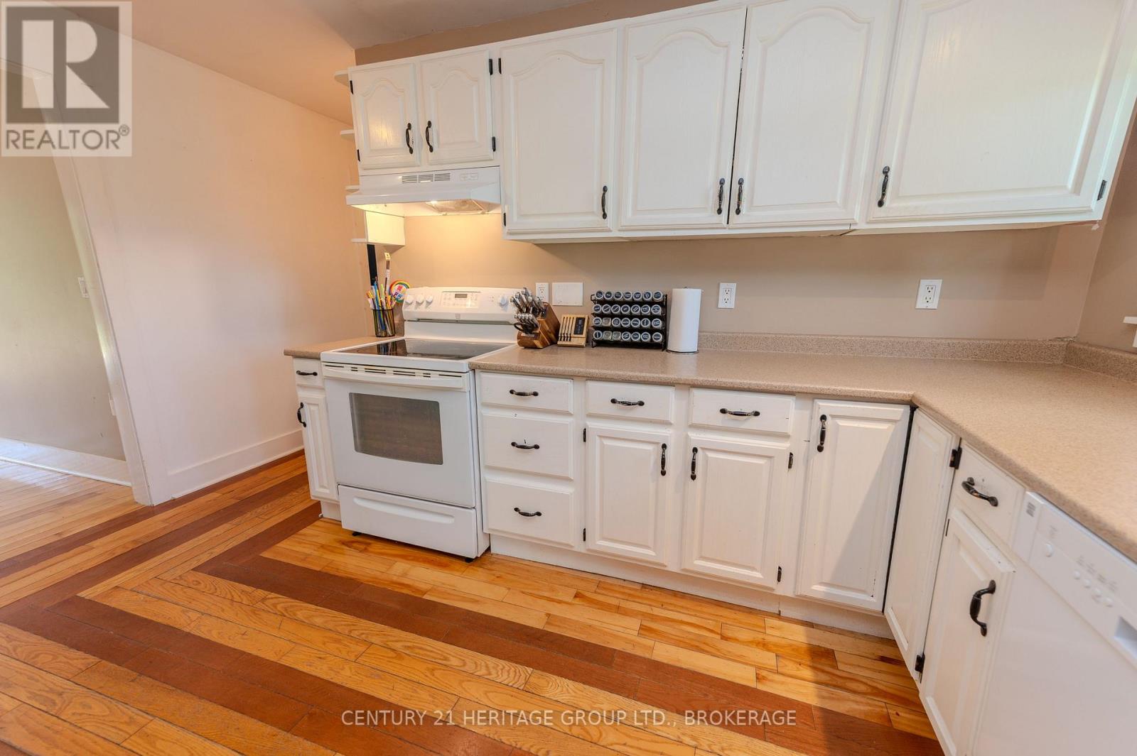 31 STATION ROAD - 12