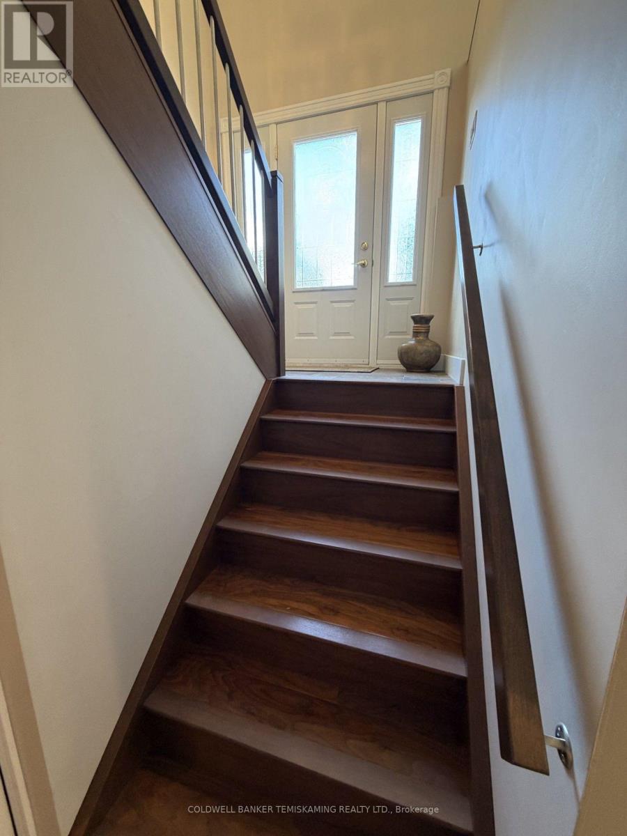 722027 GRANDVIEW DRIVE - 17