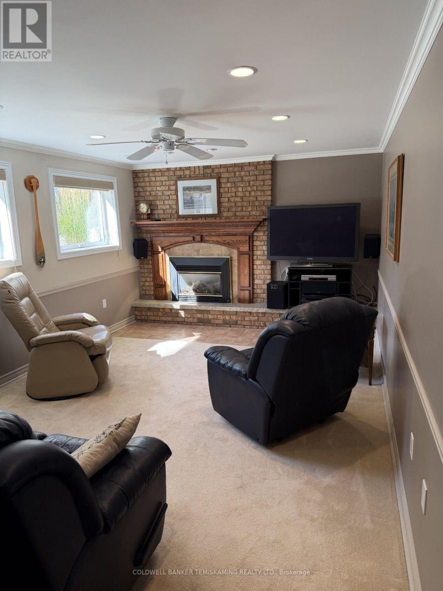 722027 GRANDVIEW DRIVE - 18