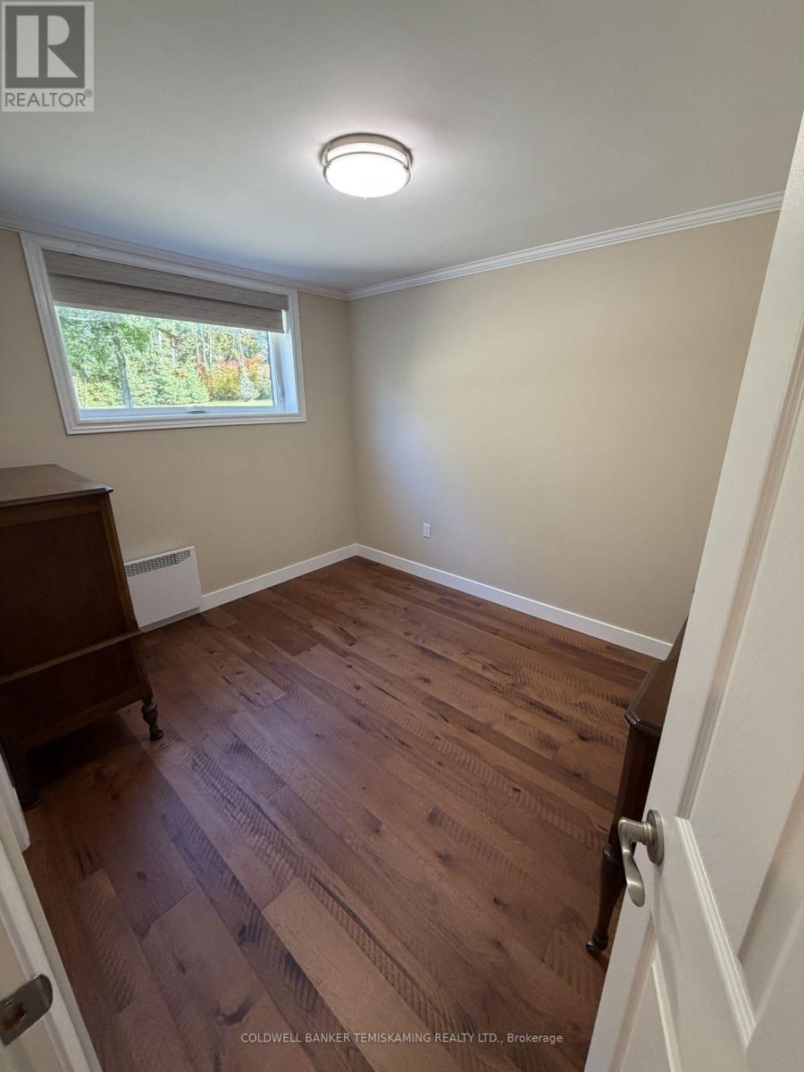 722027 GRANDVIEW DRIVE - 22