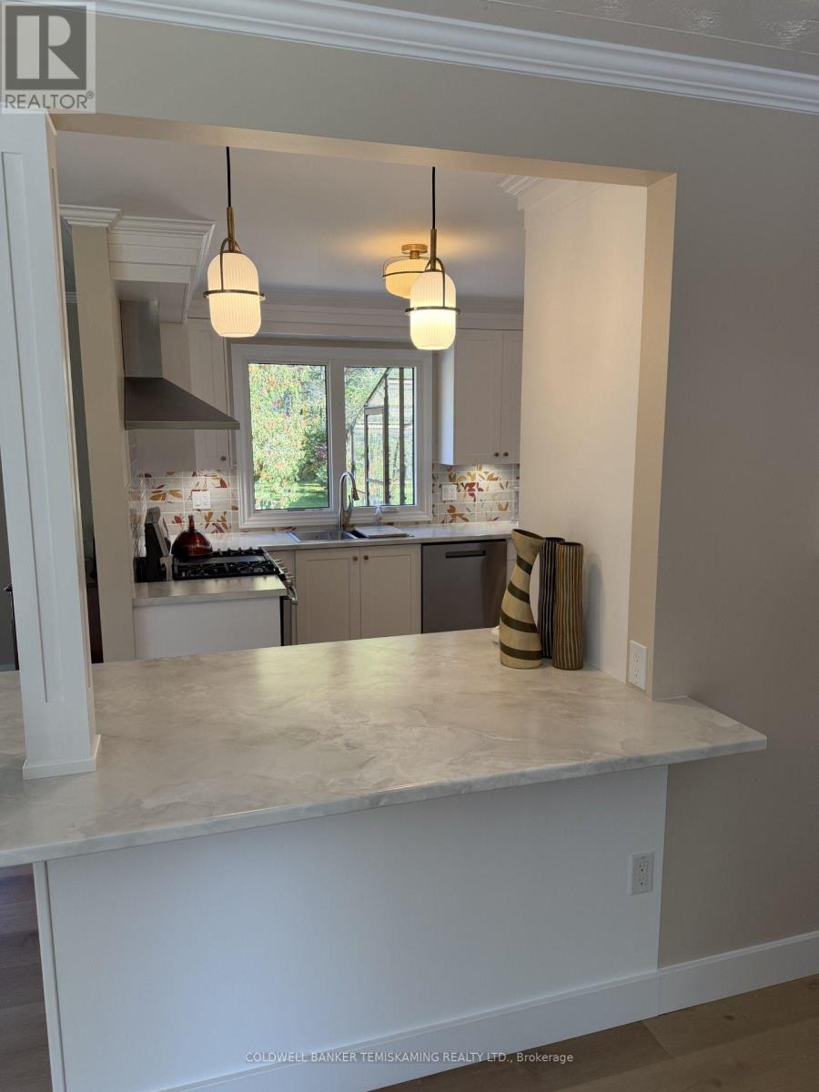 722027 GRANDVIEW DRIVE - 7