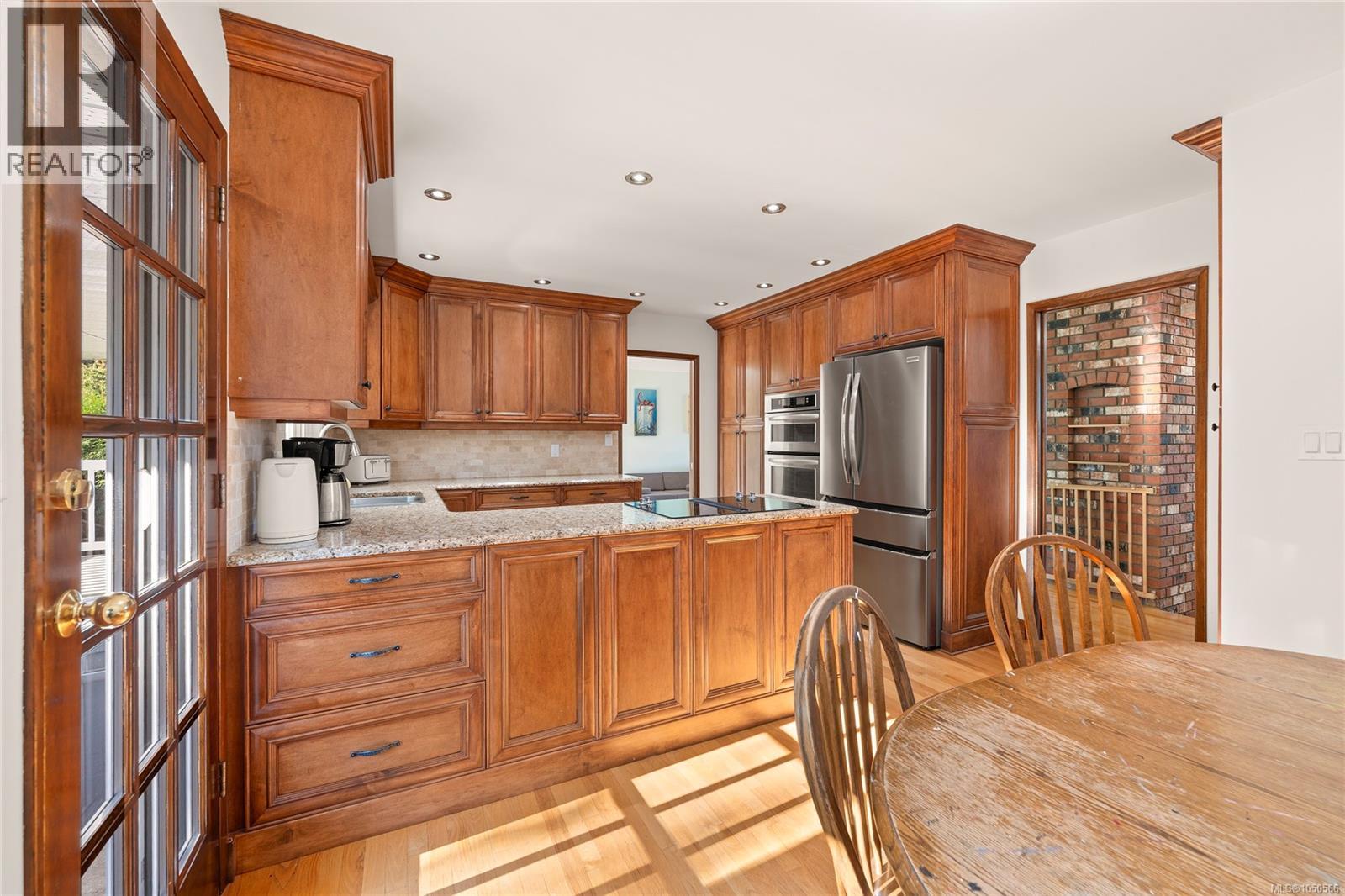 438 Davis Rd - 8