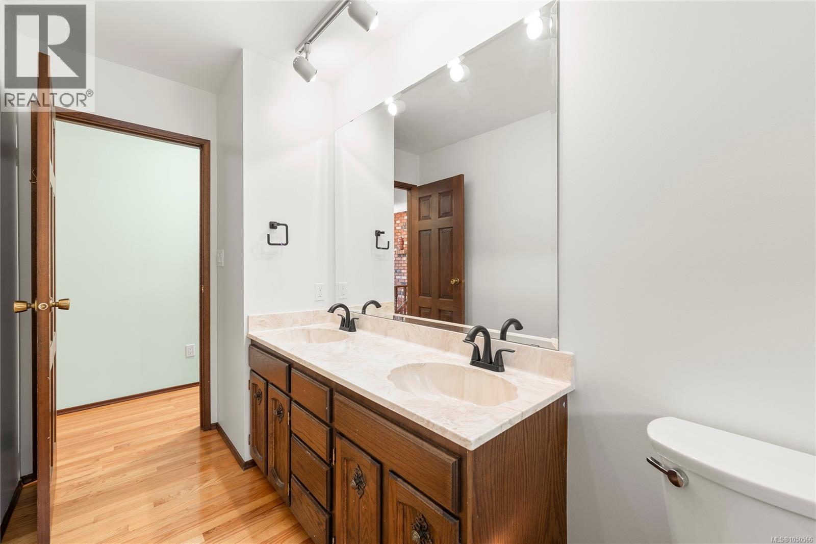 438 Davis Rd - Image 39