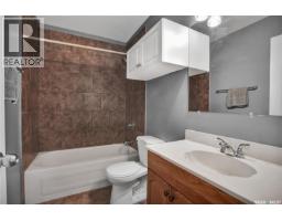 Kitchen - 63 Jordan Place, Saskatoon, SK S7L4J2 Photo 9