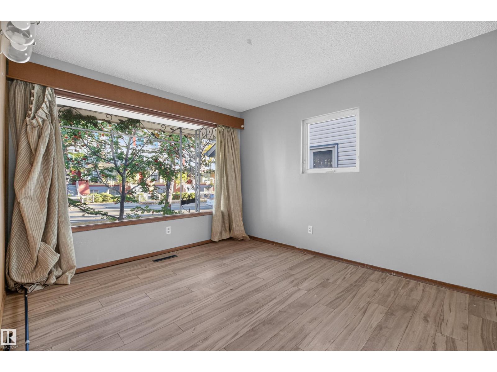 11015 87 AV NW - 7