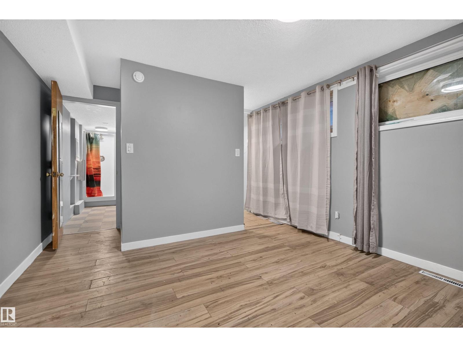 11015 87 AV NW - 39