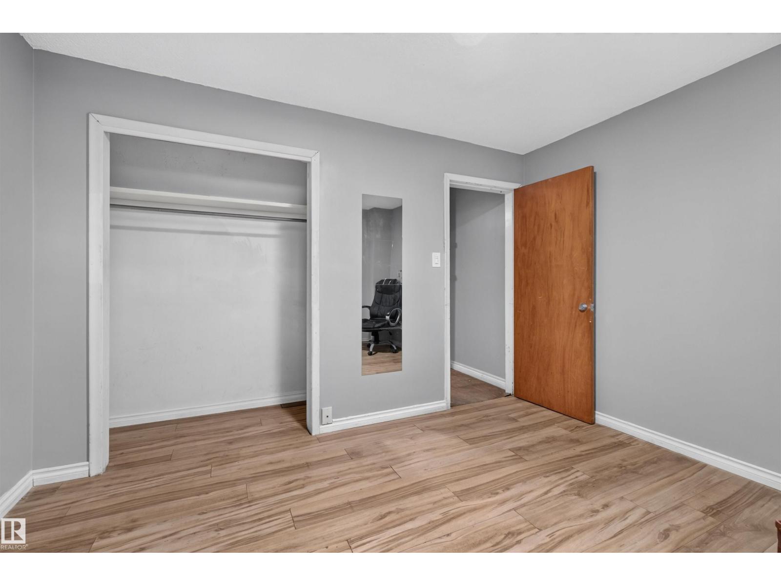 11015 87 AV NW - 35