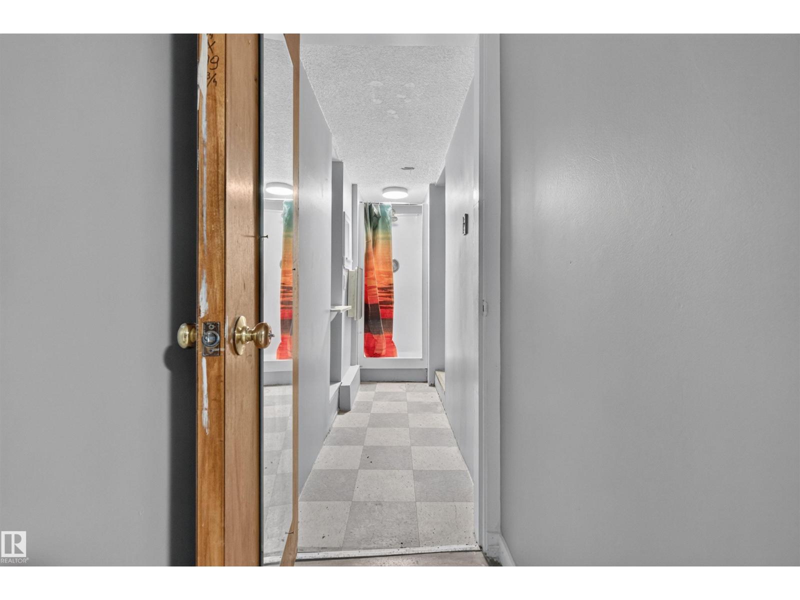 11015 87 AV NW - 41