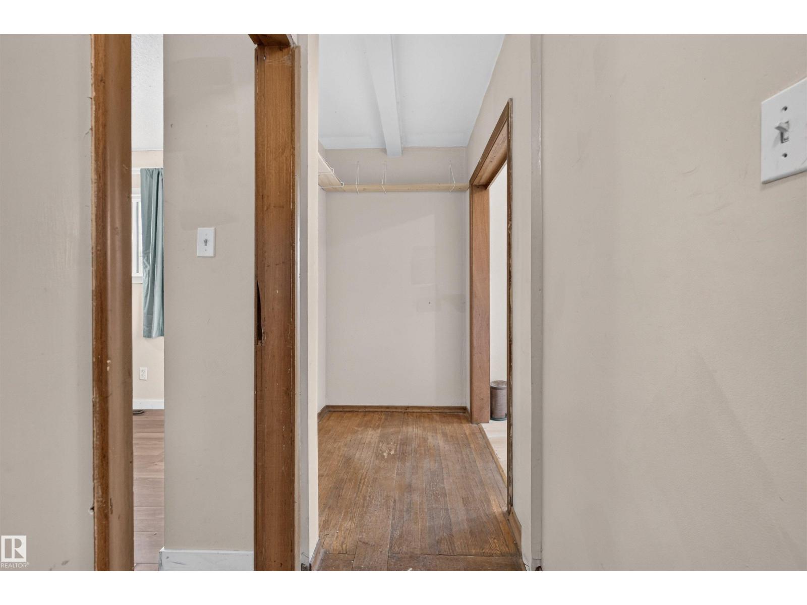 11015 87 AV NW - 18