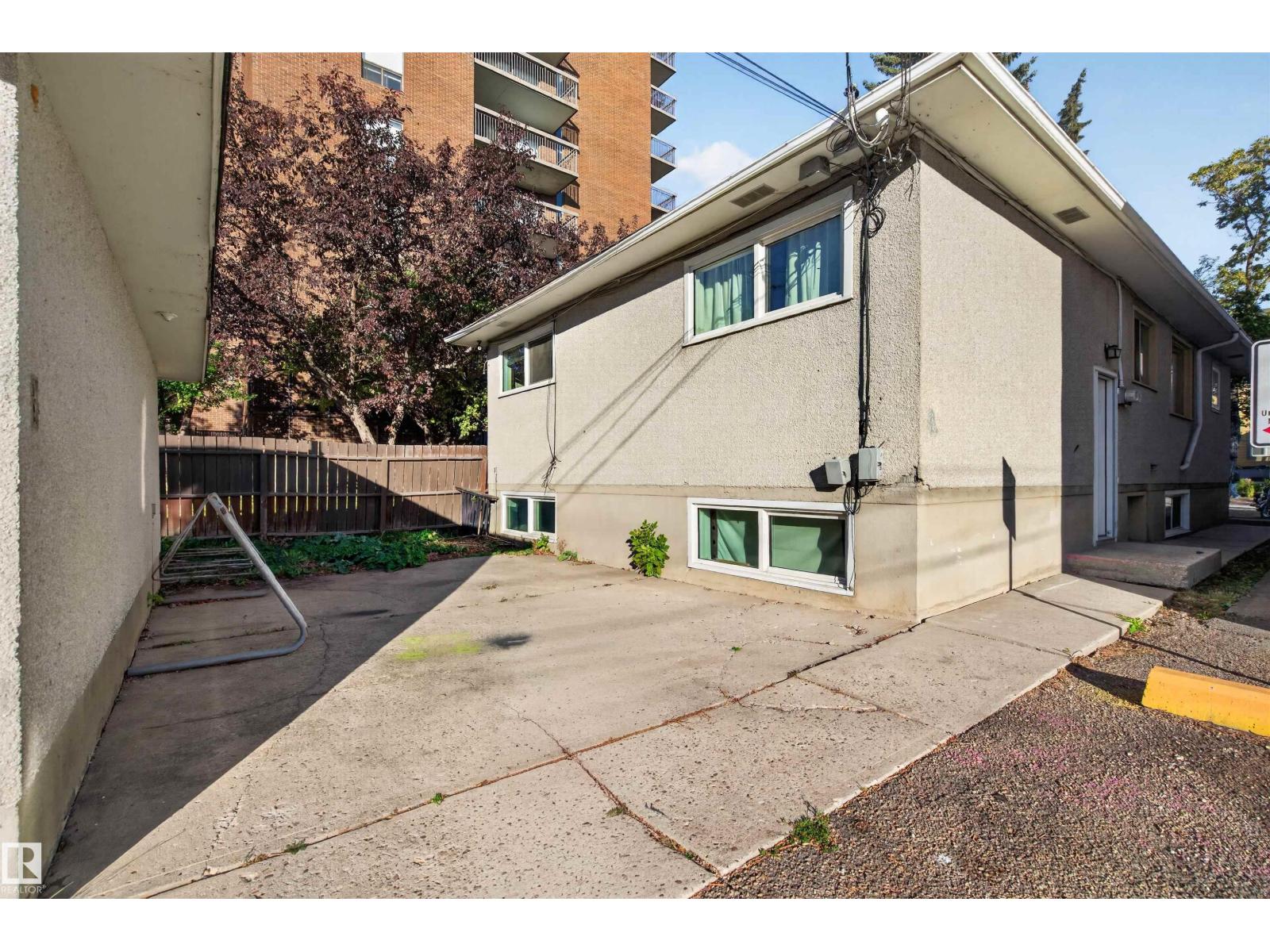 11015 87 AV NW - 45