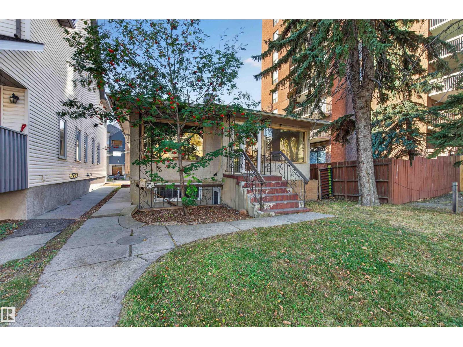 Photo of 11015 87 AV NW, Edmonton