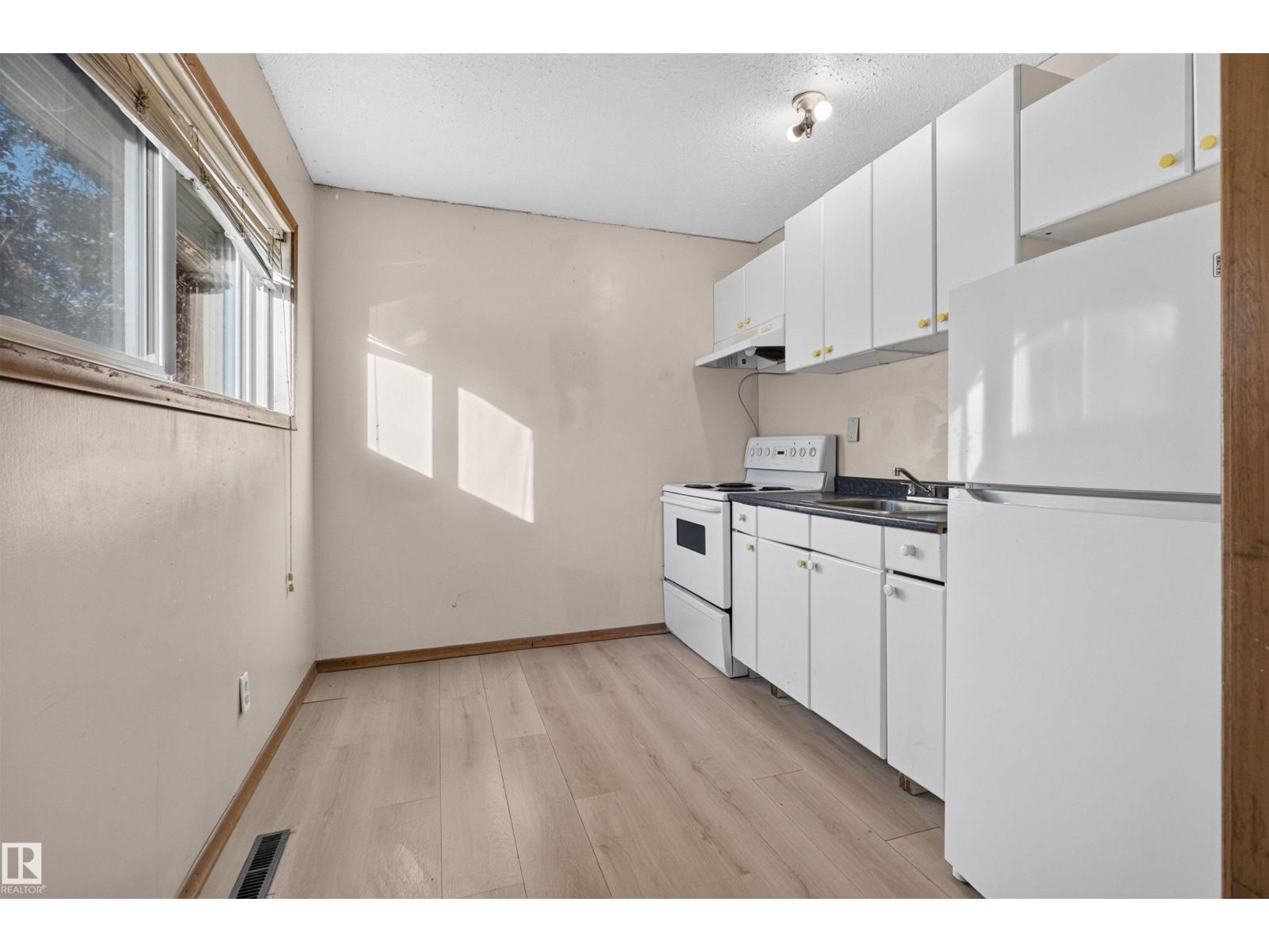 11015 87 AV NW - 21