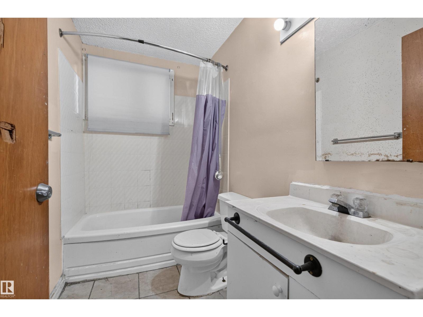 11015 87 AV NW - 31