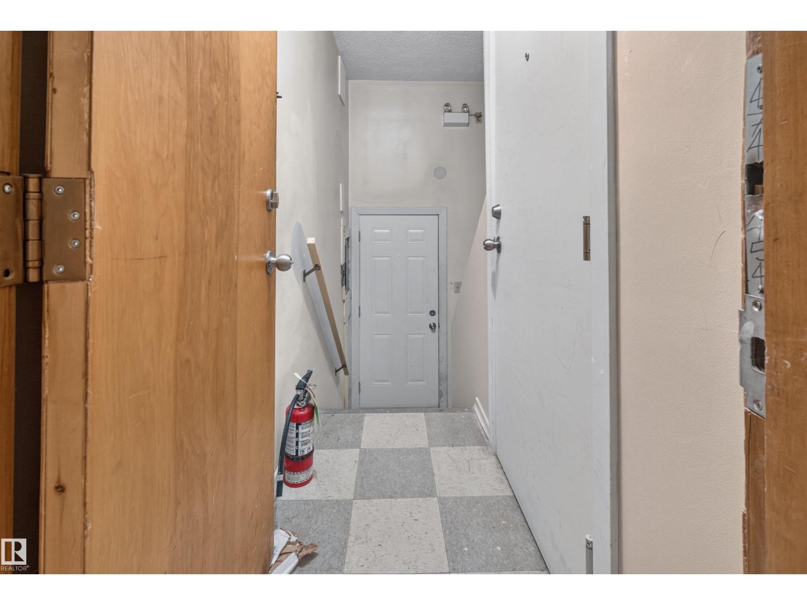 11015 87 AV NW - 12