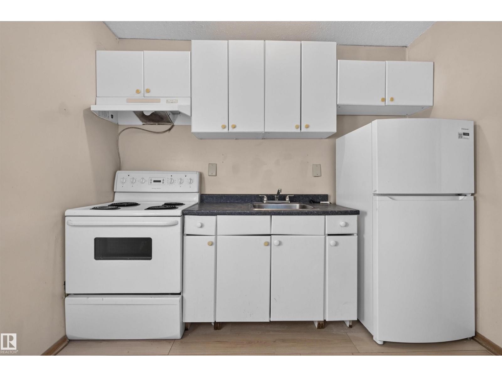 11015 87 AV NW - 22