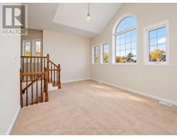 Family room - 104 Whitestone Drive, Ottawa, ON K2C4C5 Photo 11