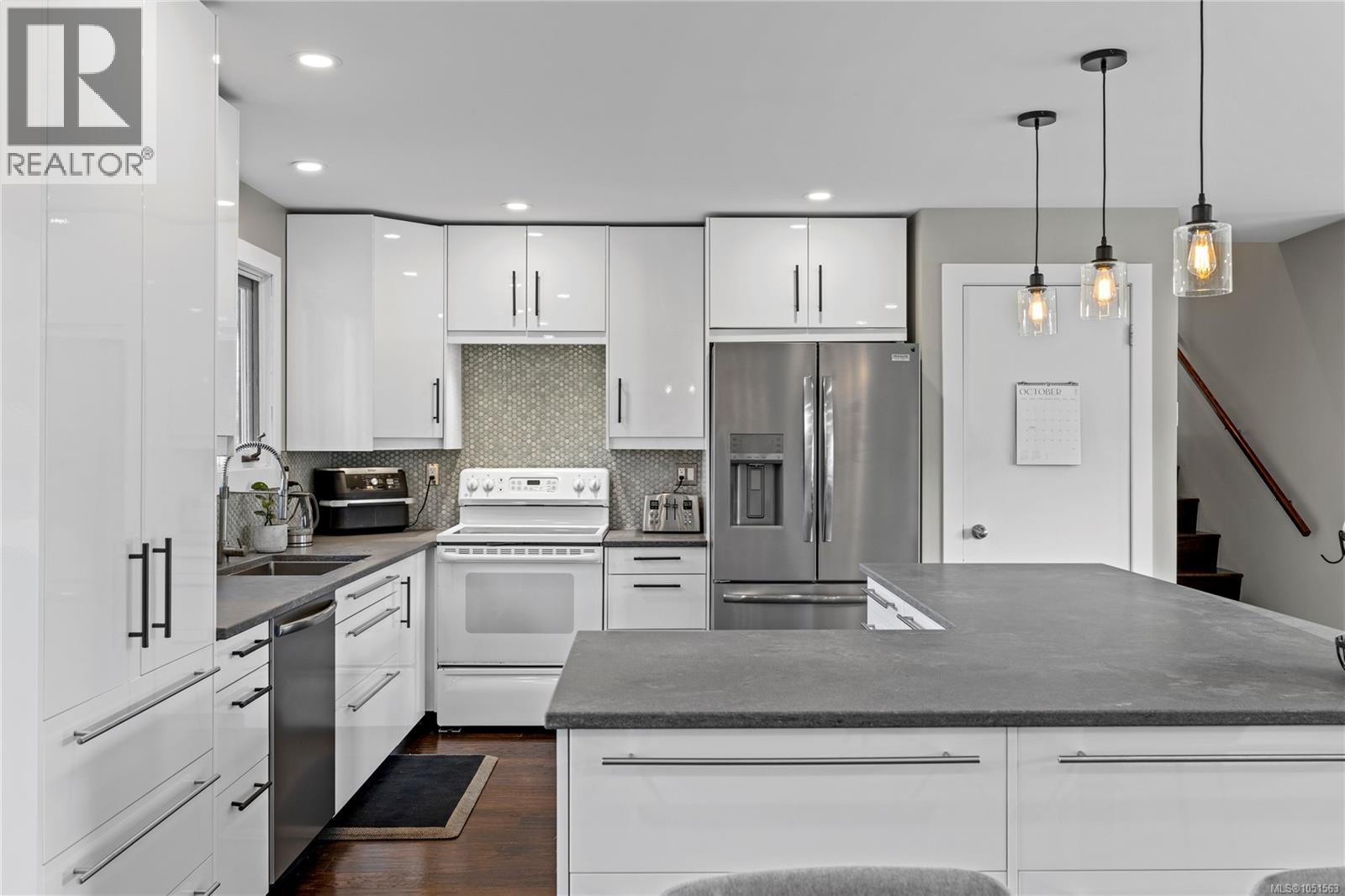 107 Moss Ave - 2
