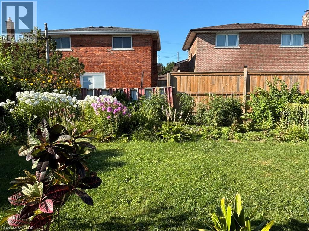 36 Algonquin Court — photo 42